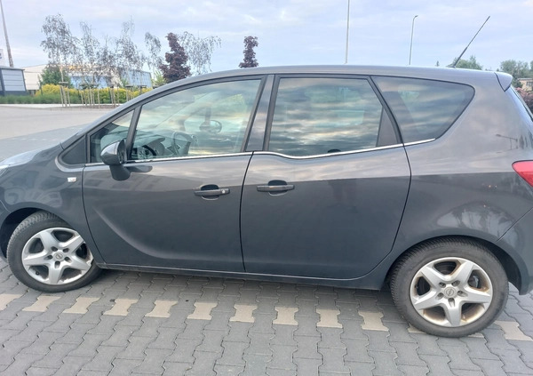 Opel Meriva cena 21900 przebieg: 157850, rok produkcji 2014 z Poznań małe 67
